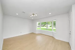 5455 N Crooked Creek Dr, Houston, TX 77017 - Photo 6