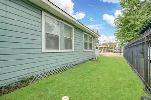 319 Coronado St, Houston, TX 77009 - Photo 6