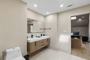 10 S Briar Hollow Ln, Houston, TX 77027 - Photo 34