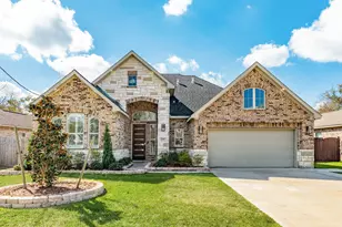 1020 Oak St, West Columbia, TX 77486 - Photo 1