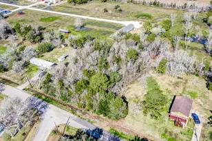 405 Snug Harbor Dr, Liverpool, TX 77577 - Photo 2