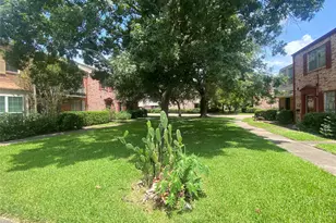 7913 Grove Ridge Dr, Houston, TX 77061 - Photo 4