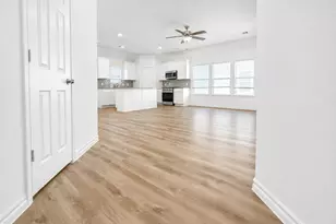 501 Oak Chase Ave, Dayton, TX 77535 - Photo 6