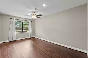 718 E Lambuth Ln, Deer Park, TX 77536 - Photo 8