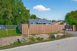 223 E Melville Dr, Crosby, TX 77532 - Photo 2