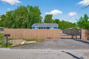 223 E Melville Dr, Crosby, TX 77532 - Photo 4