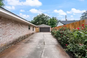 28923 Pine Hill Dr, Shenandoah, TX 77381 - Photo 4
