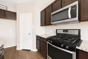 8203 Tamarind Ln, Baytown, TX 77521 - Photo 6