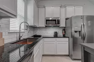 3711 Castle Rock Dr, Rosenberg, TX 77469 - Photo 10