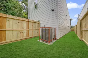 966 South Ln, Houston, TX 77088 - Photo 16