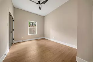 966 South Ln, Houston, TX 77088 - Photo 8