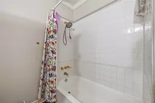 5223 Arboles Dr, Houston, TX 77035 - Photo 20