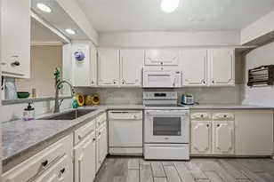 5223 Arboles Dr, Houston, TX 77035 - Photo 8
