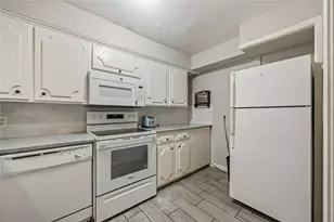 5223 Arboles Dr, Houston, TX 77035 - Photo 10
