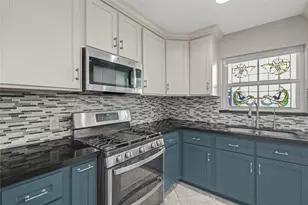 10303 Greenwillow Dr, Houston, TX 77035 - Photo 8