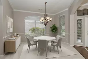 146 E Northcastle Cir, The Woodlands, TX 77384 - Photo 4