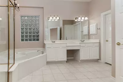 146 E Northcastle Circle, The Woodlands, TX 77384 - Photo 18