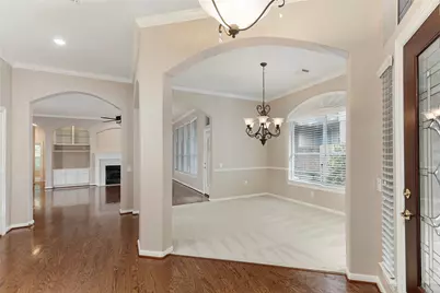 146 E Northcastle Circle, The Woodlands, TX 77384 - Photo 10