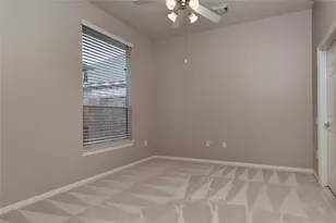 146 E Northcastle Cir, The Woodlands, TX 77384 - Photo 34