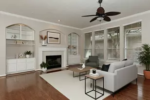 146 E Northcastle Cir, The Woodlands, TX 77384 - Photo 2