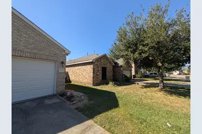 8707 E Highlands Crossing, Highlands, TX 77562 - Photo 2