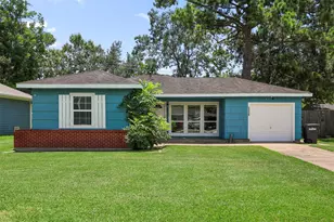 2318 Pecan St, Dickinson, TX 77539 - Photo 1
