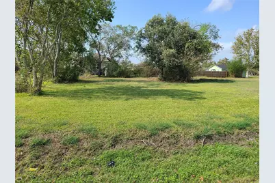 336 Hemphill, Texas City, TX 77591 - Photo 4