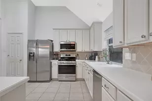 2131 Lakewind Ln, League City, TX 77573 - Photo 4