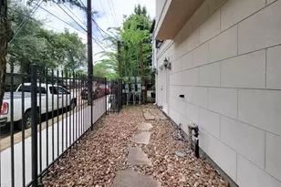 2418 Ralph St, Houston, TX 77006 - Photo 4