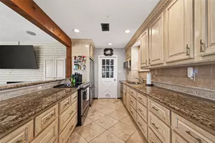 805 Camelot Ln, Friendswood, TX 77546 - Photo 18