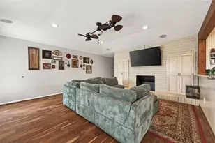 805 Camelot Ln, Friendswood, TX 77546 - Photo 12