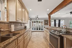 805 Camelot Ln, Friendswood, TX 77546 - Photo 24