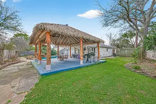 805 Camelot Ln, Friendswood, TX 77546 - Photo 44
