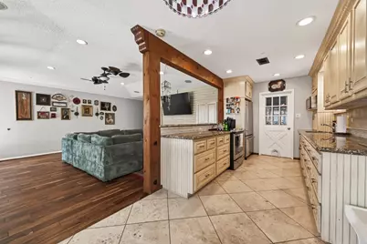 805 Camelot Lane, Friendswood, TX 77546 - Photo 16