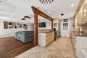 805 Camelot Ln, Friendswood, TX 77546 - Photo 16