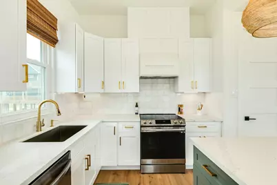 13010 Buccaneer Parkway, Freeport, TX 77541 - Photo 14