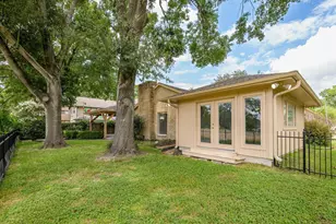 7715 Brush Wood Dr, Houston, TX 77088 - Photo 32