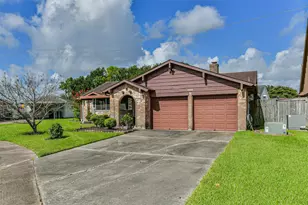 12118 Kirkholm Dr, Houston, TX 77089 - Photo 2