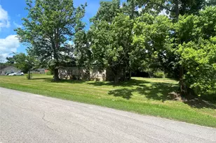 629 Ezekiel Smith St, Waller, TX 77484 - Photo 2