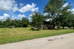629 Ezekiel Smith St, Waller, TX 77484 - Photo 4