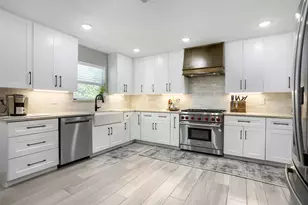 9214 Bintliff Dr, Houston, TX 77074 - Photo 10