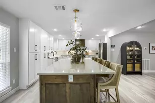 9214 Bintliff Dr, Houston, TX 77074 - Photo 8