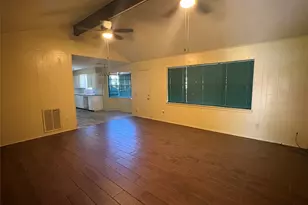 118 Honeysuckle St, Lake Jackson, TX 77566 - Photo 4