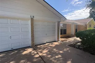 118 Honeysuckle St, Lake Jackson, TX 77566 - Photo 2