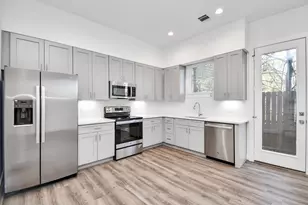 9024 Laverne Laurel Ln, Houston, TX 77080 - Photo 12