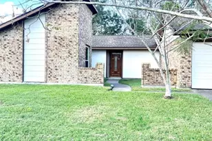 2826 Pickett Dr, League City, TX 77573 - Photo 2