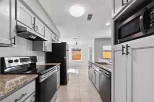 4311 Townes Forest Rd, Friendswood, TX 77546 - Photo 6