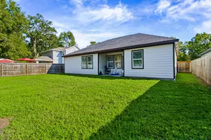 404 Candlelight Ln, Livingston, TX 77351 - Photo 26