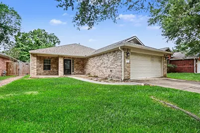 1816 Sherwood Forest Circle, League City, TX 77573 - Photo 4