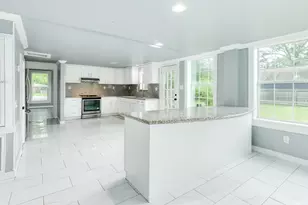 336 N Rock Island St, Angleton, TX 77515 - Photo 12